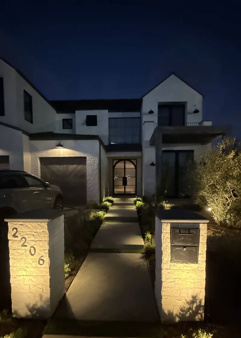 Outdoor landscape lighting